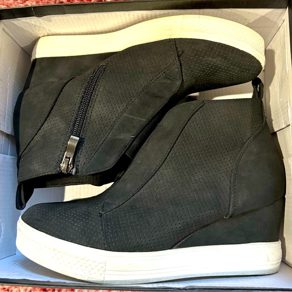 CCocci Zoey Women’s Black Wedge Sneakers 7 1/2